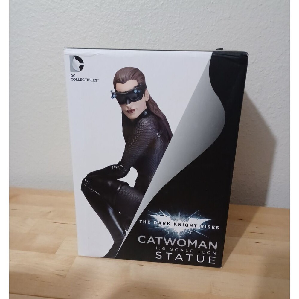 DC Collectibles The Dark Knight Rises Catwoman 1:6 Scale Icon Statue READ !!!
